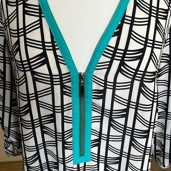 Bebe Printed Top with zipper accents. - Picture 2 of 8